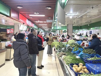 崇川區(qū)審計局聚焦農貿市場攤位出租管理，開展專項市場調研